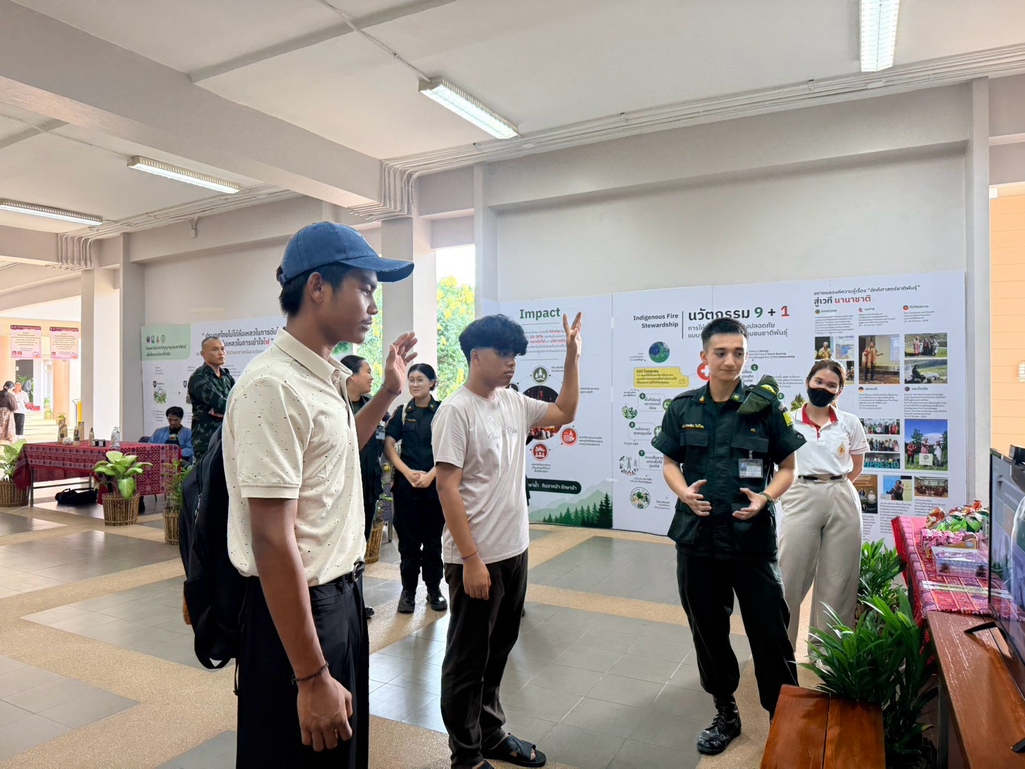 MFU News : LINE_ALBUM_สัปดาห์วิทย์_18-20_สค_69_260818_13.jpg